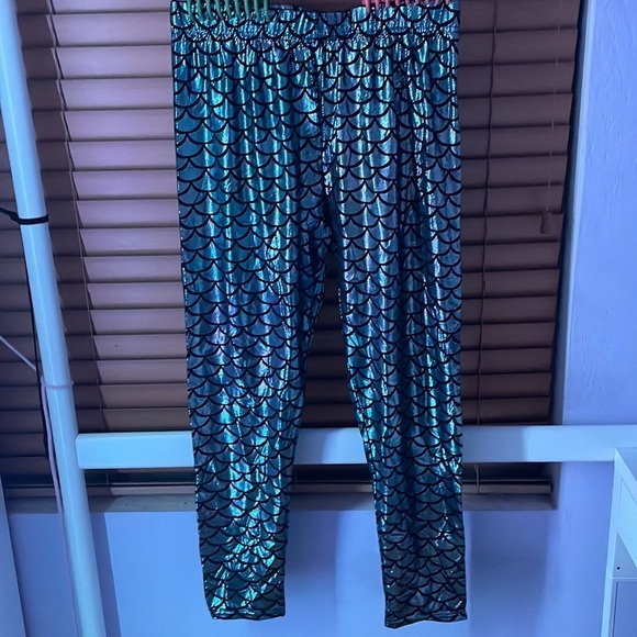 Shimmery/shiny mermaid leggings. Stretchy kids size 4X 🧜♀️super cute scales - Picture 3 of 8